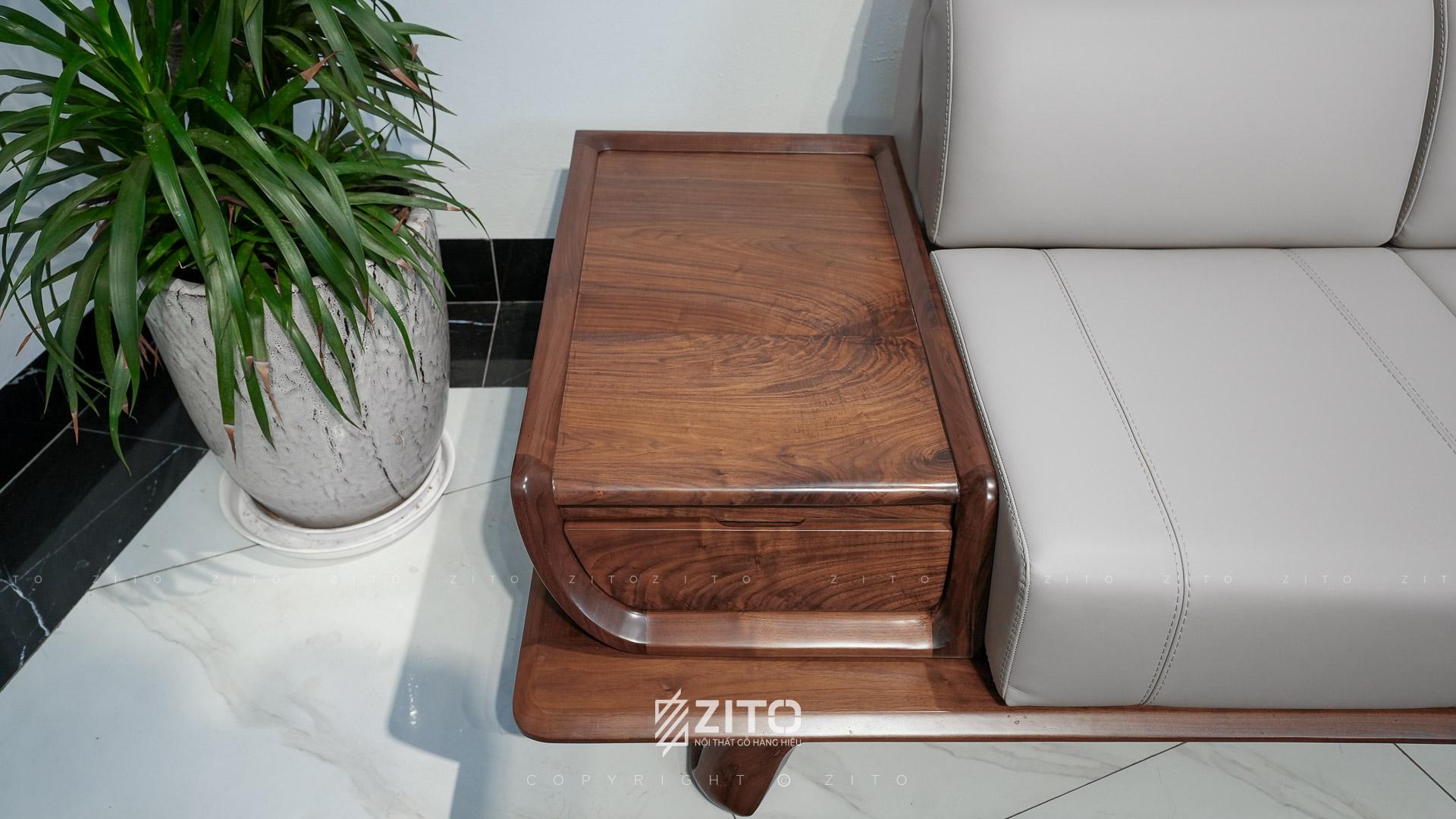 ZG 195 có phần tay ghế được thiết kế thông minh với bàn góc gỗ liền khối và hộc chứa đồ ẩn bên dưới